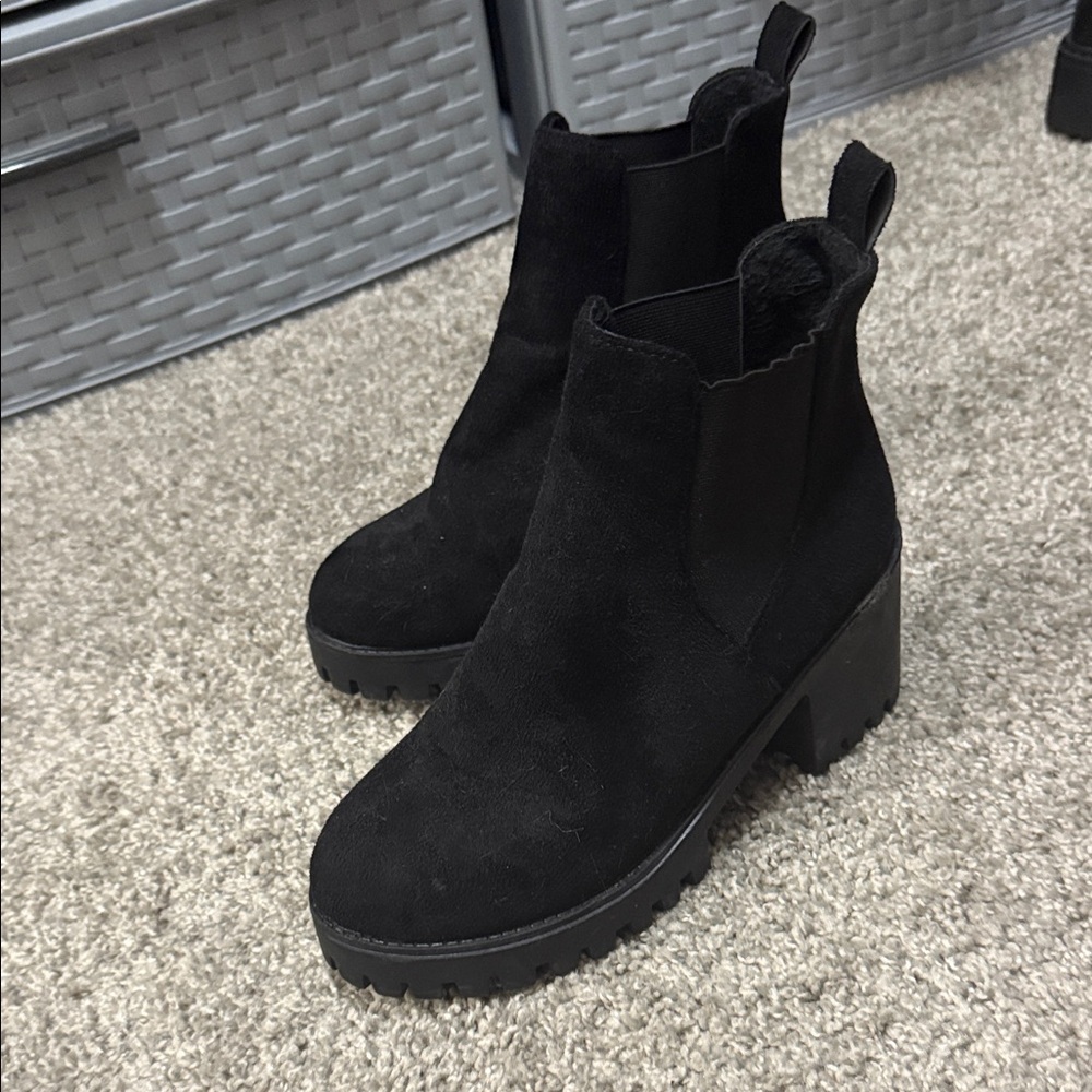 Black Women's Heeled Chelsea Boots